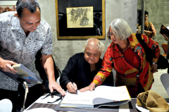 Khalil-Ibrahim-signing-a-book-for-Omar-Ariffin