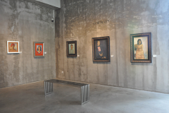 Portrait-Hall