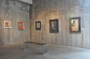 Portrait-Hall